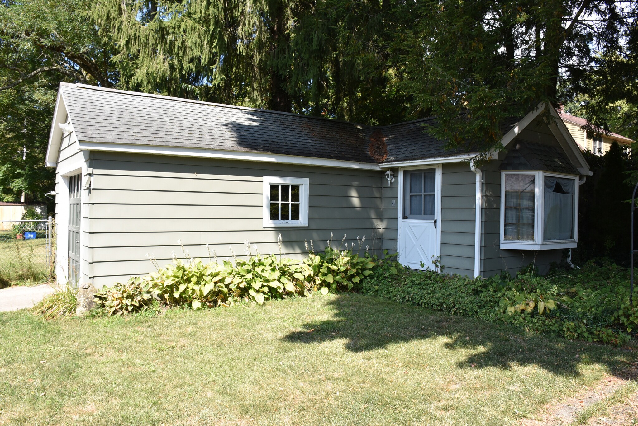 Building Photo - 351 Ravine St