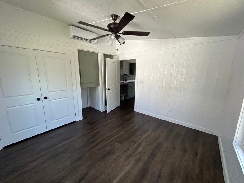 Building Photo - 502 N Palm St