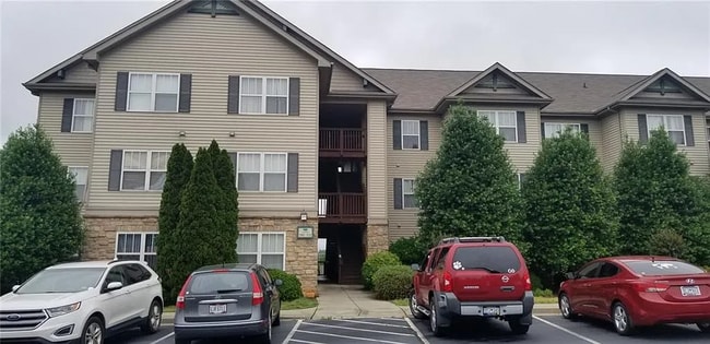 Building Photo - 3 bed 3 bath apartment near Clemson Univer...