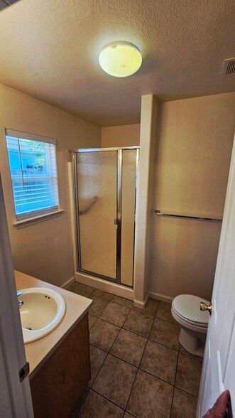 Master Bath - 1848 Parallel St