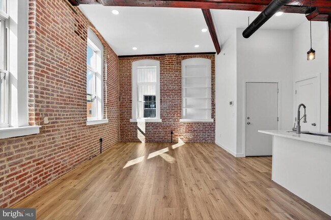 Building Photo - 2045 Trenton Ave