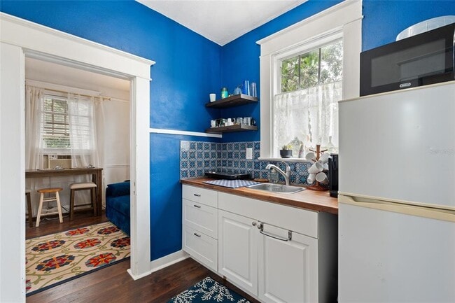 Building Photo - 905 E 22nd Ave.