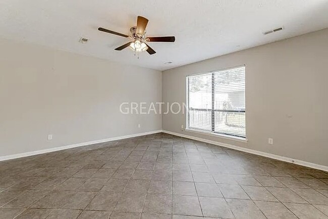 Building Photo - 3536 Torbay Dr