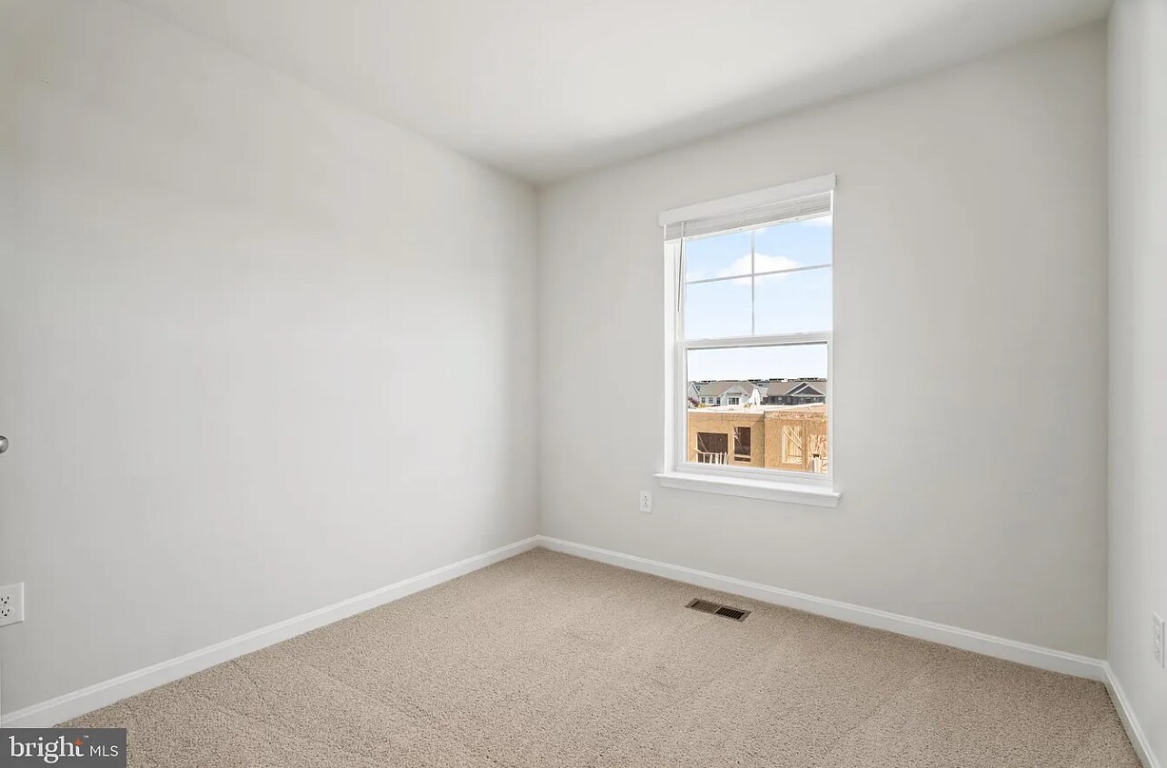 Building Photo - 262 Ensemble Way