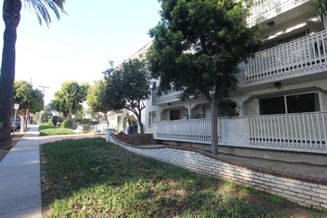 Building Photo - 3111 4th St