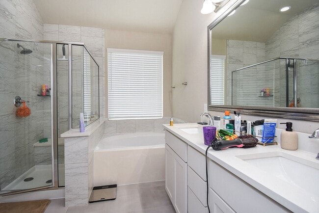 Building Photo - 8726 Laurel Crest Dr