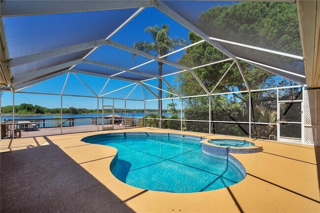 Building Photo - 6719 Fairway Cove Dr