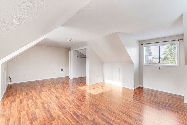 Building Photo - CUTE AND COZY FOUR BEDROOM IN LONGVIEW