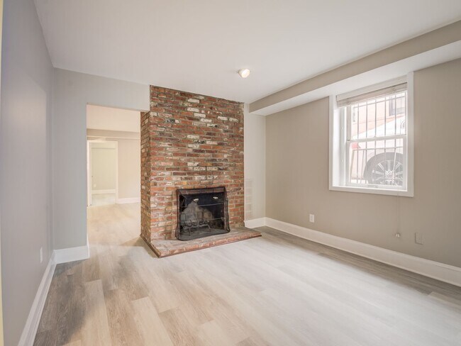 Building Photo - 116-112 12th St NE