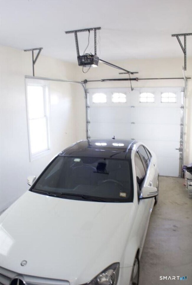 Building Photo - 175 Alvin St