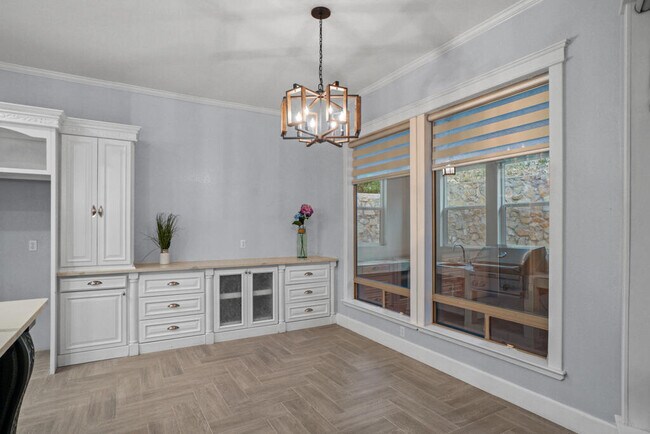 Building Photo - 6464 Snowheights Ct