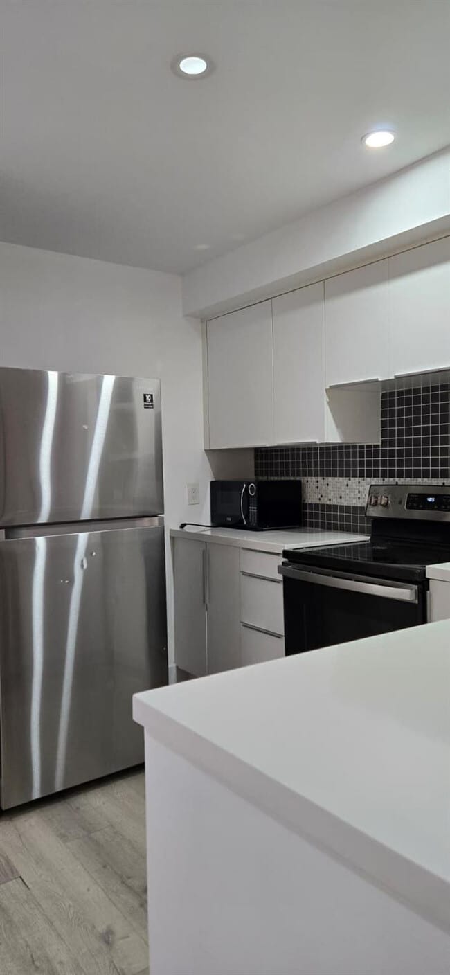 Building Photo - 10930 Royal Palm Blvd