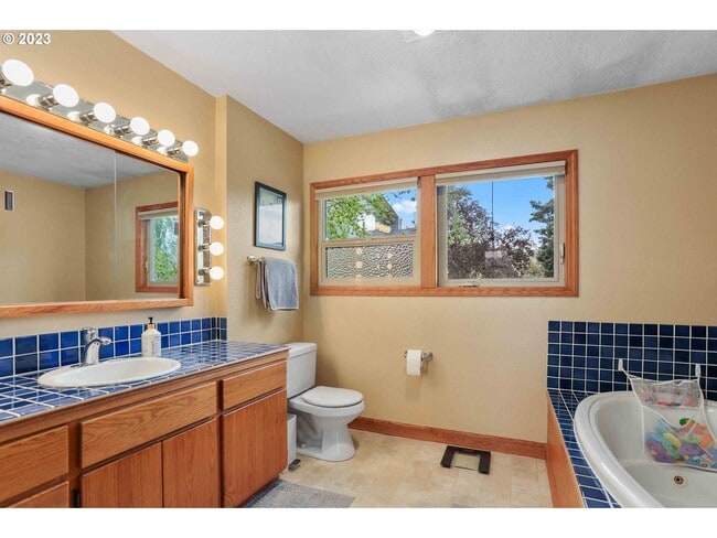 Building Photo - Great Home on 1/3 Acre