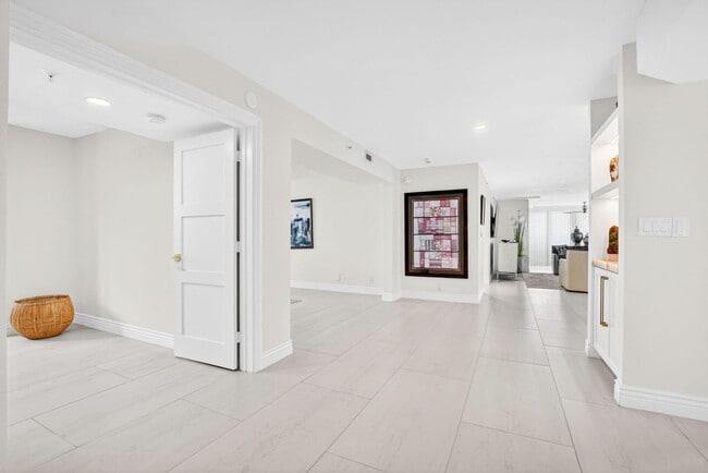 Building Photo - 7233 Promenade Dr