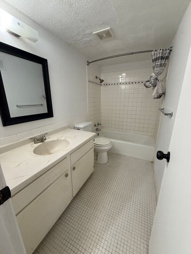 Building Photo - 8608 Countryshire Ln