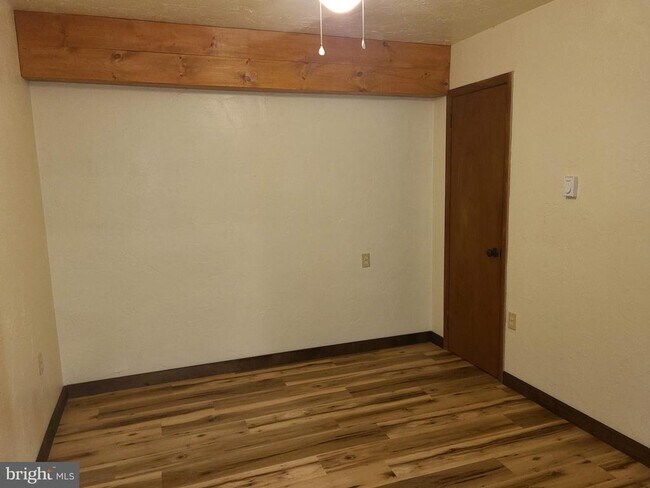 Building Photo - 65 E Hanover St