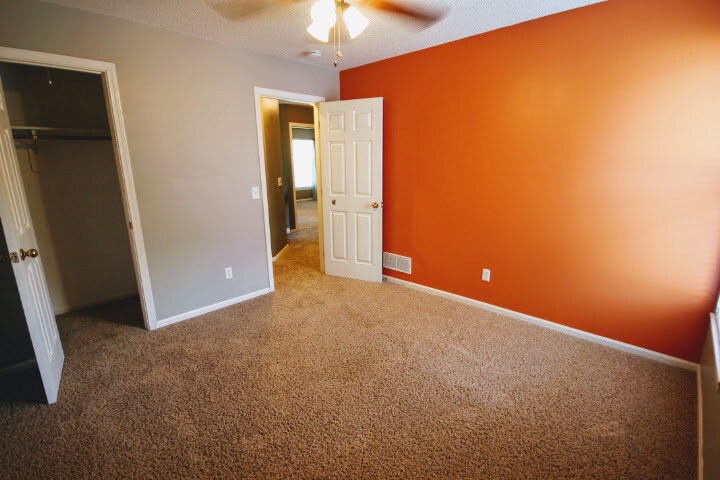 Large Guest Bedroom 2, Top Floor - 9505 NW 86th Ter
