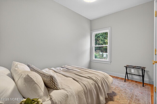 Building Photo - 142 Heck Ave