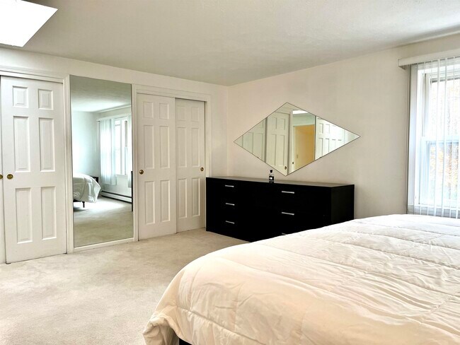 Building Photo - 22 River Bend Cir