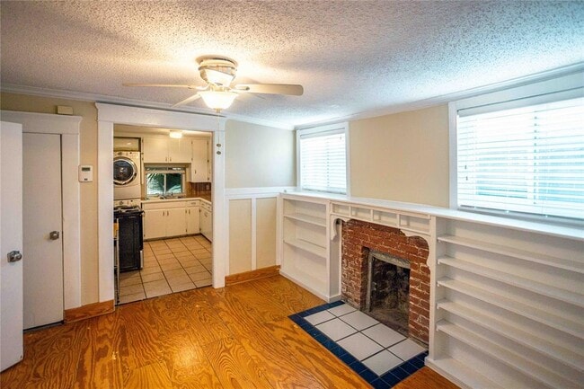 Building Photo - 2003 Haskell St