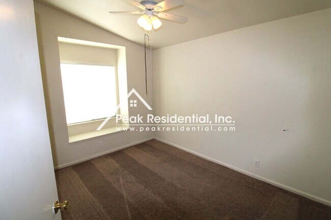 Building Photo - Spacious 3bd/2.5ba Home near Bell & Dry Creek Road