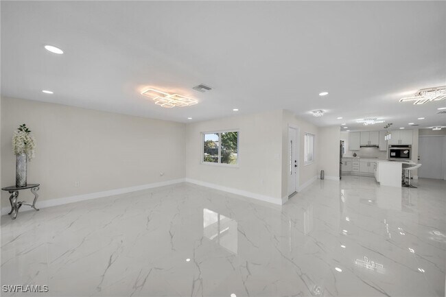 Building Photo - 2106 E Tobago Cir