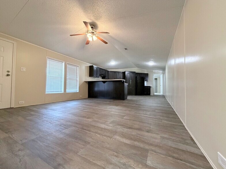 Building Photo - 709 N Collins Fwy