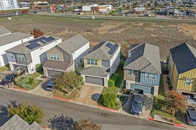 Building Photo - 7116 Silver Star Ln