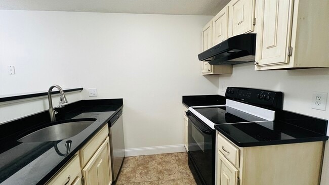 Building Photo - 18 Walden Dr