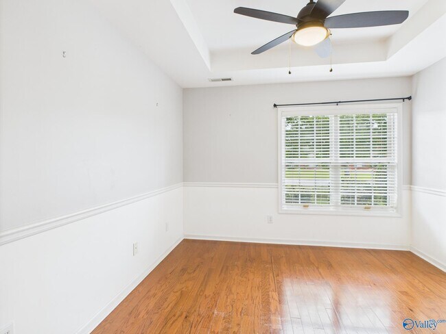 Building Photo - 122 Bellingham Dr