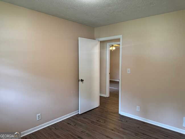 Building Photo - 827 San Miguel Dr