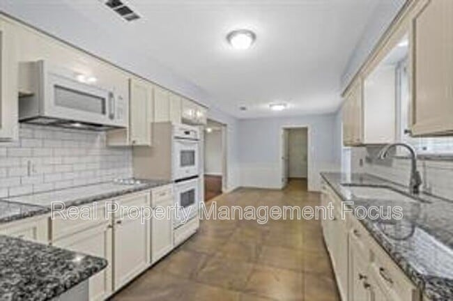Building Photo - 14722 Overview Dr