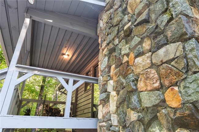 Building Photo - 172 Shady Trail