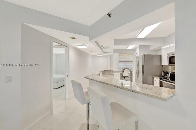 Building Photo - 9650 S Ocean Dr