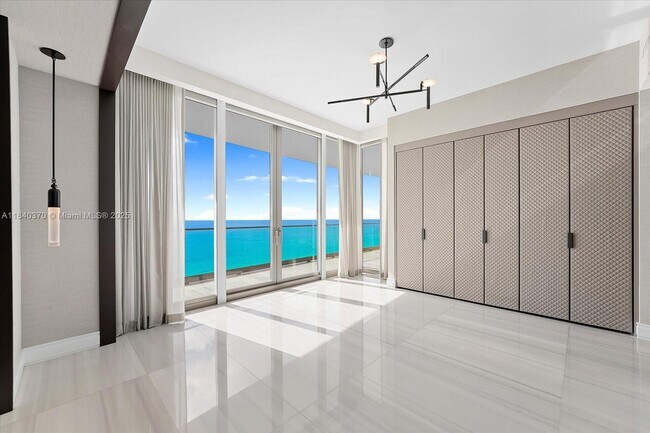 Building Photo - 17901 Collins Ave