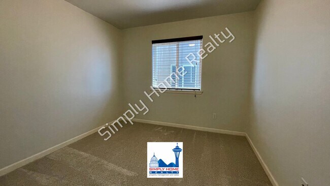 Building Photo - Welcome to this Spacious 4 bedroom, 3.5 bath Home in the Heart of Yelm!
