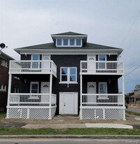 Building Photo - 2490 Woodmere St