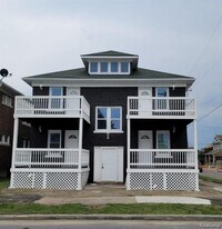 Building Photo - 2490 Woodmere St