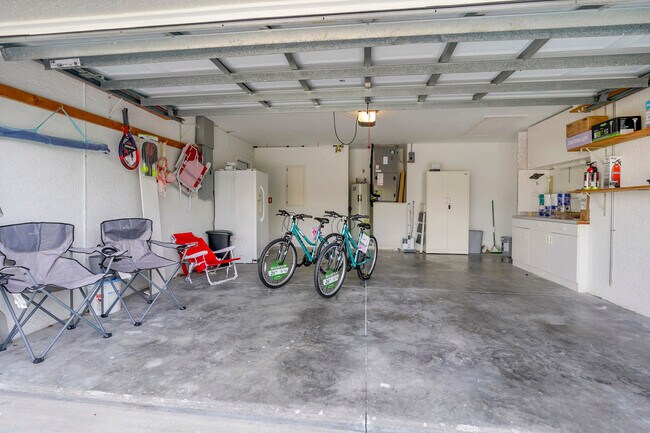 Building Photo - 6726 Sloane Pl