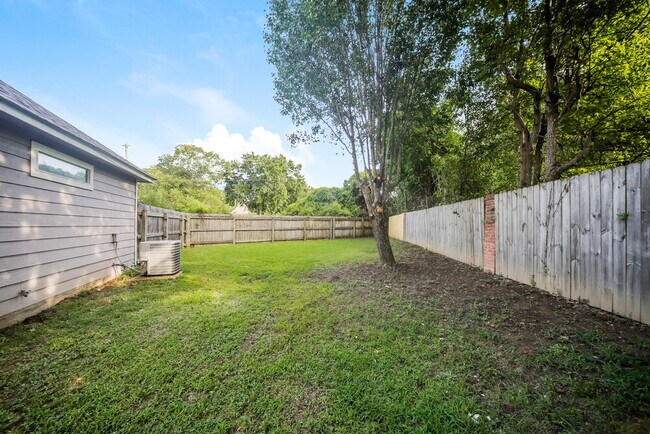 Building Photo - 5411 Corner Oak Dr