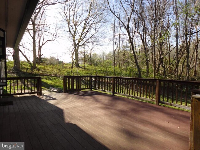 Building Photo - 814 Rustic Ln