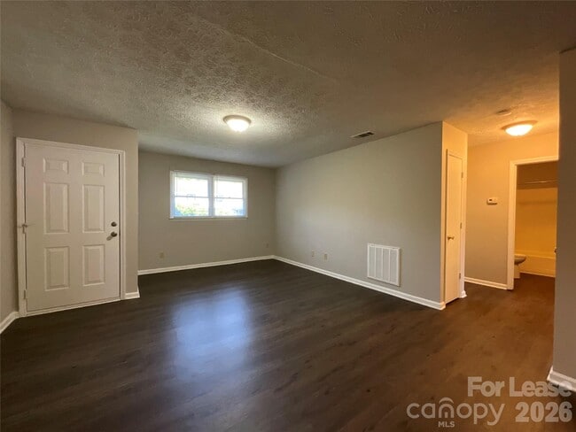 Building Photo - 322 E Sumter St