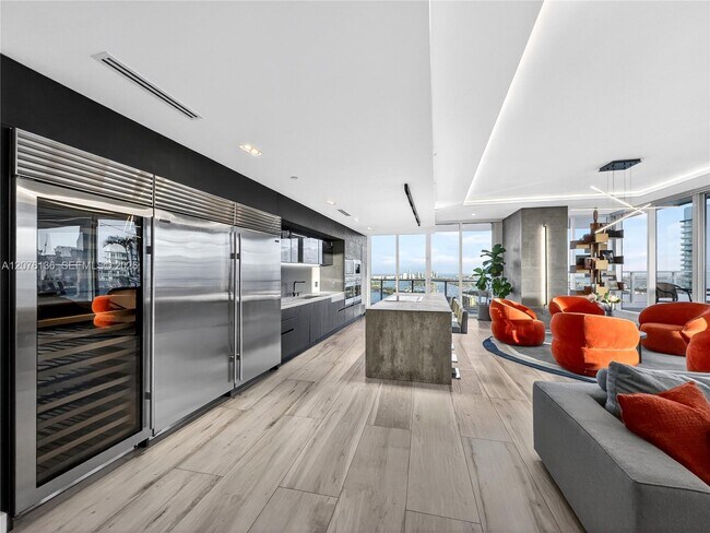 Building Photo - 2020 N Bayshore Dr