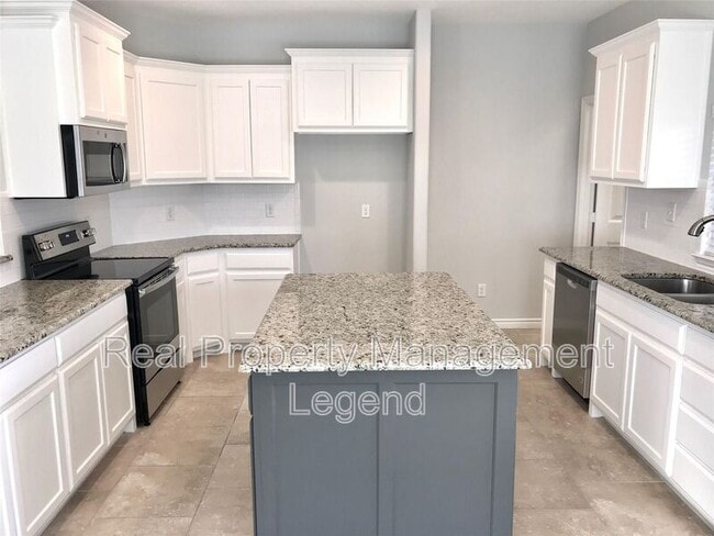 Building Photo - 4021 Lazy River Ranch Rd