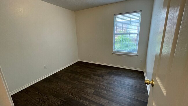 Building Photo - Nice Single Story in Waterford Oaks-Cedar Hill