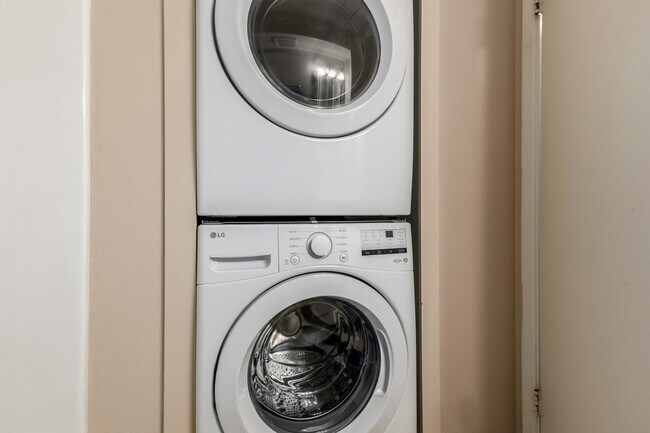 Building Photo - 286 W Palomino Dr