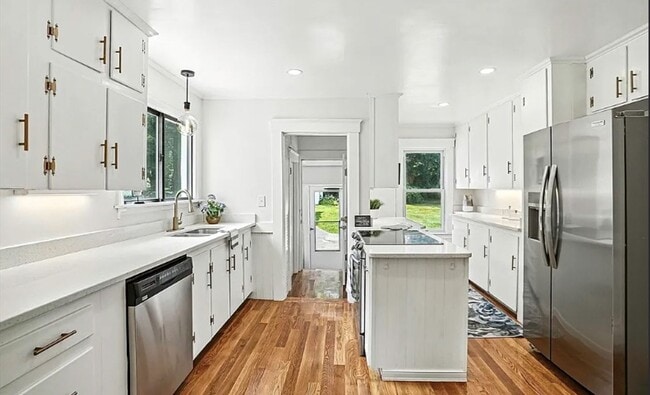 Building Photo - newly renovated 4 bdr farm house