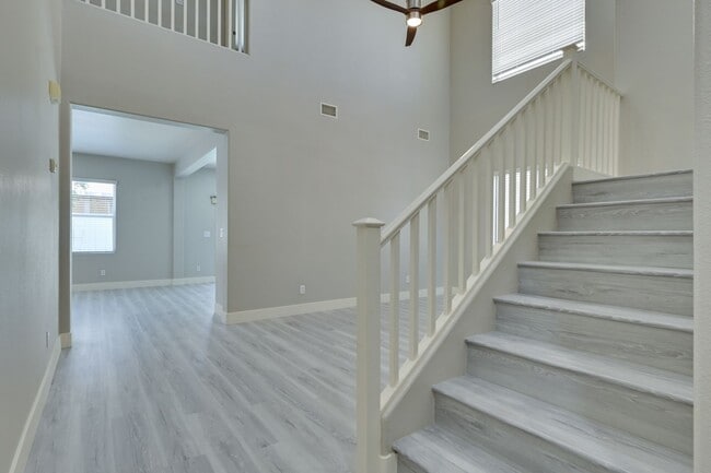 Building Photo - NW!!! 4 bedrooms!!! Pool and Spa!!! All ti...