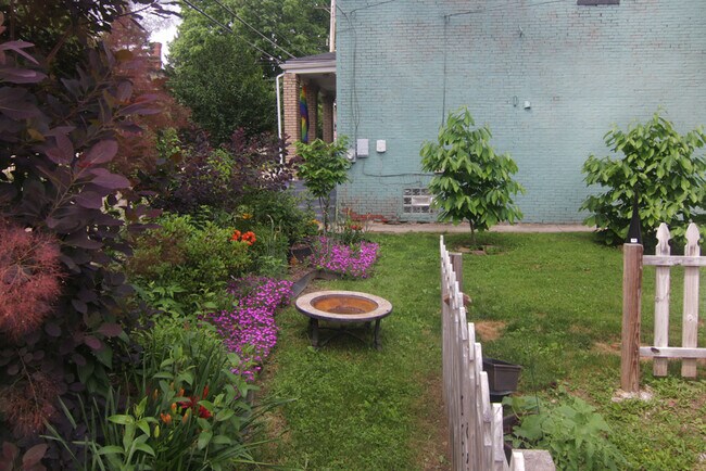 Building Photo - 618 West St