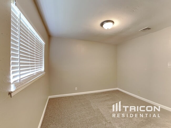 Building Photo - 5350 Binz Engleman Road San Antonio TX